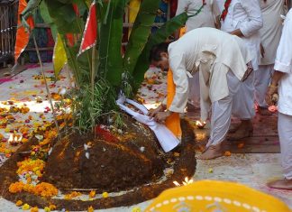 Govardhan Pooja Ya Annakoot Parv Diwali Ke Agale Din Manaya Jaata Hai Goverdhan Pooja Shri Dwarkadhish Maharaj Temple Mathura