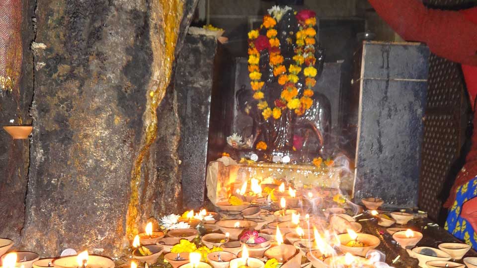 Shri Shani Maharaj Bhuteshwar Mahadev Mandir