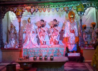 Jab Bhagawan Shri Krsihna Ne Ki Nandababa Ki Raksha Nand Parivar Darshan Nandgoan Mathura