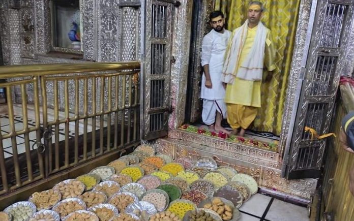 Shri Banke Bihari Ji Chhappan Bhog Seva Shri Banke Bihari Ji Chhappan Bhog Seva