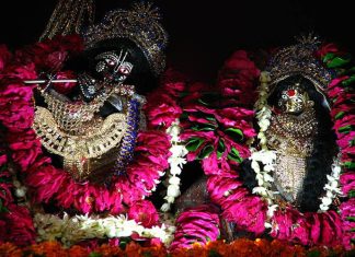 Jab Radha Ji Ne Karya Yashoda Ji Se Apna Srinagar Jab Radha Ji Ne Karya Yashoda Ji Se Apna Srinagar