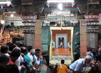 Hamare Karam Kaise Hone Chahiye Shri Dwarkadhish Ji Maharaj Darshan Mathura