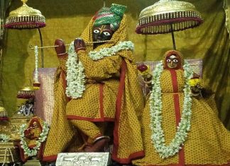 Eeshvar Sada Hamaare Kareeb Hai Bahut Jyaada Kareeb Hai Bhagwan Govind Devji Darshan