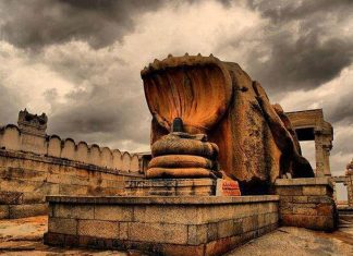 Savan Ke Maheene Mein Kyon Karate Hain Mahaadev Ke Pooja Shiva Linga