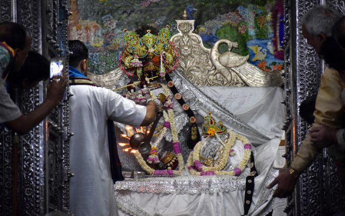 Bhagwan Shri Radhavallabh Ji Darshan Vrindavan Bhagwan Shri Radhavallabh Ji Darshan Vrindavan