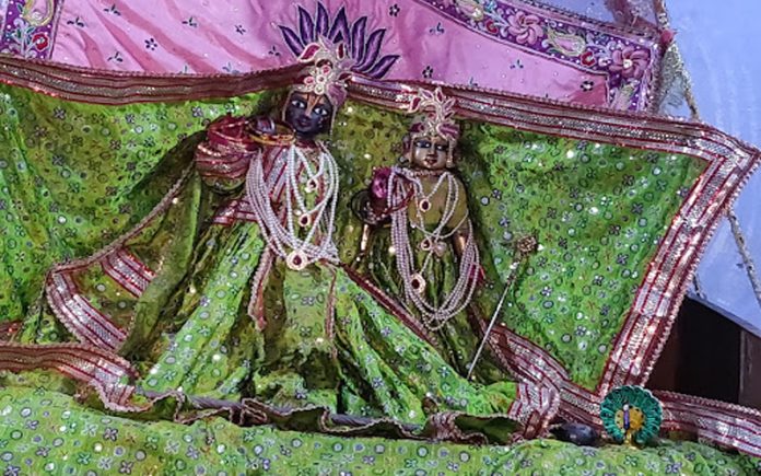 Shri Dan Bihari Ji Darshan Barsana