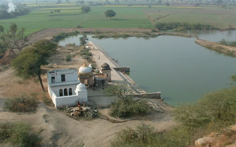 Deh Kund or Deh Bihari Mandir Darshan