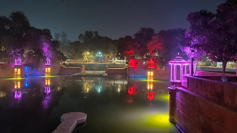 Pili Pokhar Barsana