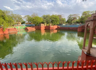 Pili Pokhar Barsana – Itihas, Mahatva aur Darshan Guide Pili Pokhar Barsana