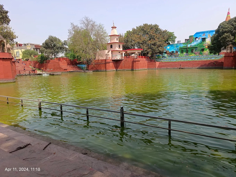 Pili Pokhar Barsana